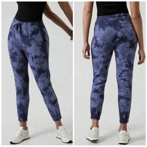 Athleta Farallon Printed Jogger Pants Tie Dye Blue women’s size 4 athletic wear